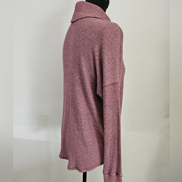 American Eagle Pink Turtle Neck Sweater- xs oversized - Picture 4 of 9